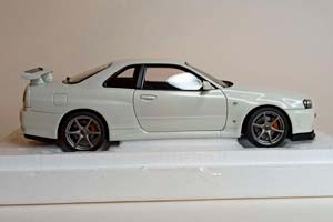 NISSAN SKYLINE GT-R (R34) V-SPEC II AUTOART 1:18 — фото 6