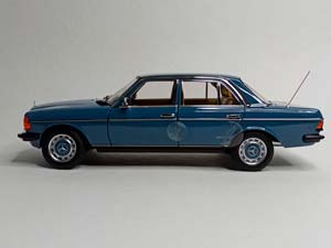 MERCEDES 200 W123 BLUE 1:18 NOREV — фото 3