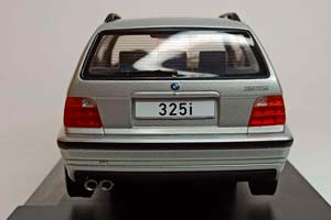 BMW 320I E36 TOURING SILVER 1:18 MCG — фото 4