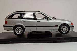 BMW 320I E36 TOURING SILVER 1:18 MCG — фото 6