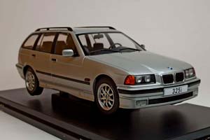 BMW 320I E36 TOURING SILVER 1:18 MCG — фото 7
