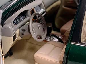 TOYOTA LAND CRUISER 100 GREEN 1:18 — фото 2