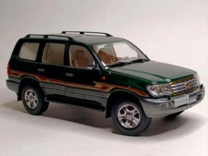 TOYOTA LAND CRUISER 100 GREEN 1:18 — фото 4