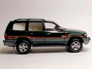 TOYOTA LAND CRUISER 100 GREEN 1:18 — фото 5