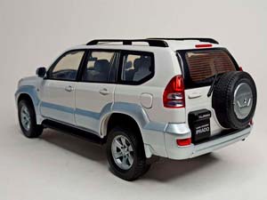 TOYOTA LAND CRUISER PRADO 120 1:18 FAW — фото 5