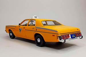 DODGE MONACO TAXI CITY CAB GREENLIGHT 1:18 — фото 3
