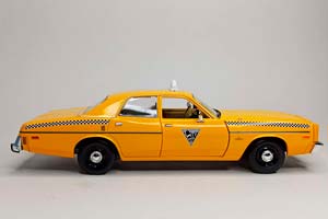DODGE MONACO TAXI CITY CAB GREENLIGHT 1:18 — фото 6