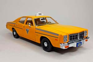 DODGE MONACO TAXI CITY CAB GREENLIGHT 1:18 — фото 7