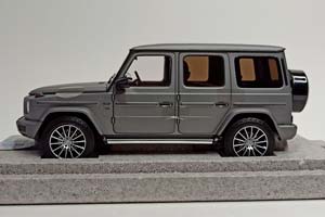 MERCEDES G-CLASS W463 DESIGNO PLATIN MAGNO 1:18 — фото 4