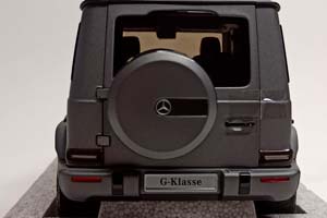 MERCEDES G-CLASS W463 DESIGNO PLATIN MAGNO 1:18 — фото 6