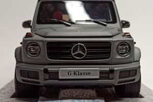 MERCEDES G-CLASS W463 DESIGNO PLATIN MAGNO 1:18 — фото 9
