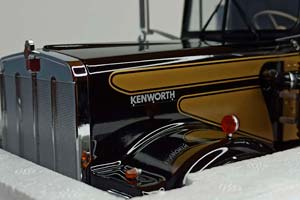 KENWORTH W900 TRUCK 1:18 ROAD KINGS — фото 4