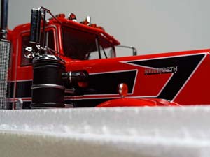 KENWORTH W900 TRUCK RED 1:18 ROAD KINGS — фото 8