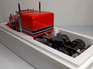 KENWORTH W900 TRUCK RED 1:18 ROAD KINGS — фото 9