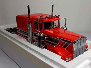 KENWORTH W900 TRUCK RED 1:18 ROAD KINGS — фото 2