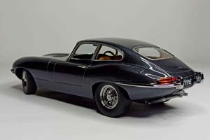 JAGUAR E-TYPE SERIES I 1961 RHD 1:18 KK SCALE — фото 2