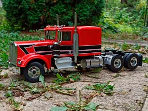 KENWORTH W900 TRUCK ТЯГАЧ 1:18 ROAD KINGS — фото 3