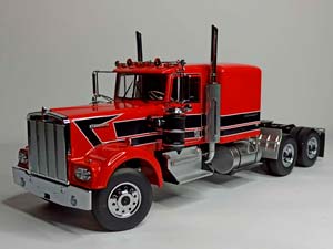 KENWORTH W900 TRUCK ТЯГАЧ 1:18 ROAD KINGS