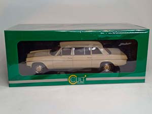 MERCEDES W114 W115 LONG 1970 WHITE 1:18 — фото 10