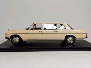 MERCEDES W114 W115 LONG 1970 WHITE 1:18 — фото 3