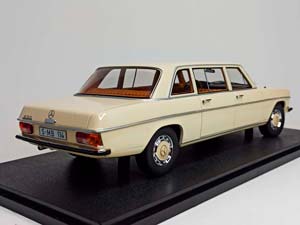 MERCEDES W114 W115 LONG 1970 WHITE 1:18 — фото 5