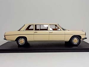 MERCEDES W114 W115 LONG 1970 WHITE 1:18 — фото 6