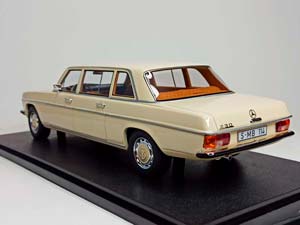 MERCEDES W114 W115 LONG 1970 WHITE 1:18 — фото 2