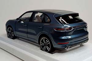 PORSCHE CAYENNE TURBO S 2017 MINICHAMPS 1:18 — фото 4