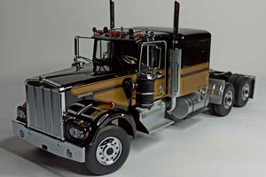 KENWORTH W900 TRUCK ТЯГАЧ 1:18 ROAD KINGS