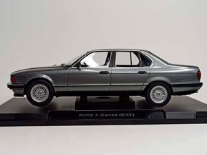 BMW 740I (E32) 7 SERIES 1:18 MCG — фото 3