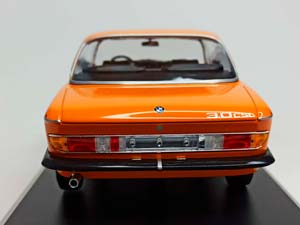 BMW 3,0 CSL 1971 MINICHAMPS 1:18 — фото 4