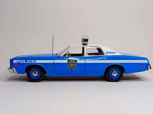 PLYMOUTH FURY NEW YORK POLICE 1975 GREENLIGHT 1:18 — фото 5