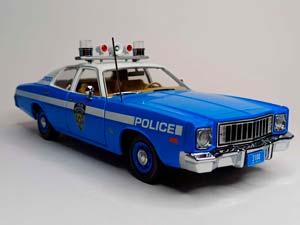 PLYMOUTH FURY NEW YORK POLICE 1975 GREENLIGHT 1:18 — фото 9