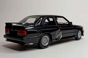 BMW M3 (E30) STREET BLACK 1987 MINICHAMPS 1:18 — фото 7