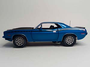 PLYMOUTH AAR CUDA 1970 AUTOWORLD 1:18 — фото 3