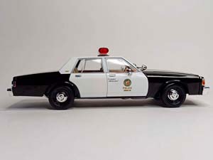 CHEVROLET CAPRICE POLICE 1987 (TERMINATOR 2) 1:18 — фото 7