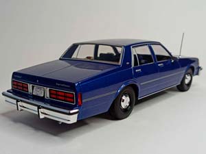 CHEVROLET CAPRICE CLASSIC FBI 1:18 MCG — фото 5