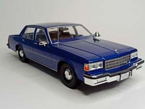 CHEVROLET CAPRICE CLASSIC FBI 1:18 MCG — фото 8