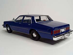 CHEVROLET CAPRICE CLASSIC FBI 1:18 MCG — фото 2