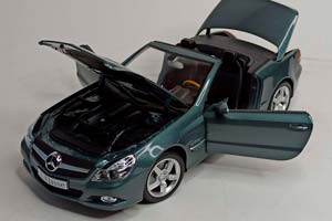 MERCEDES SL (R230) РЕСТАЙЛИНГ 2008 MINICHAMPS 1:18 — фото 3