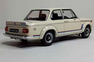 BMW 2002 TURBO WHITE 1:18 KYOSHO — фото 6