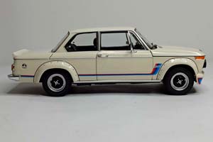 BMW 2002 TURBO WHITE 1:18 KYOSHO — фото 9