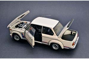 BMW 2002 TURBO WHITE 1:18 KYOSHO — фото 2
