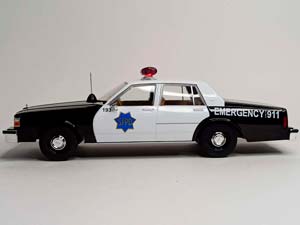 CHEVROLET CAPRICE CLASSIC POLICE 1:18 — фото 3