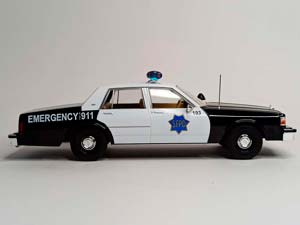 CHEVROLET CAPRICE CLASSIC POLICE 1:18 — фото 6