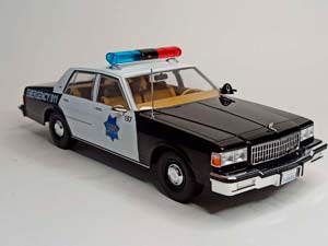 CHEVROLET CAPRICE CLASSIC POLICE 1:18 — фото 8