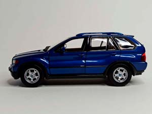 BMW X5 E53 BLUE 1:24 MOTORMAX — фото 3