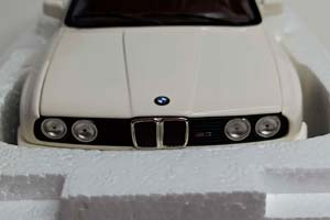 BMW M3 STREET (E30) 1987 MINICHAMPS 1:18 — фото 3