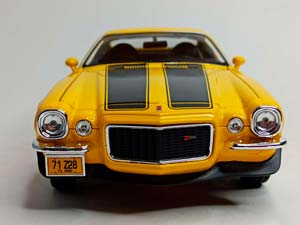 CHEVROLET CAMARO 1971 YELLOW 1:18 MAISTO — фото 9