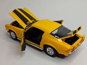 CHEVROLET CAMARO 1971 YELLOW 1:18 MAISTO — фото 2